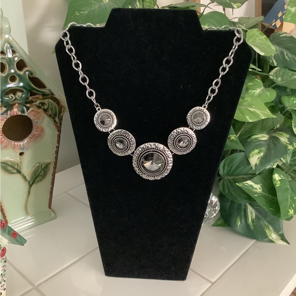 Fashion Jewelry Silver tone Stone Necklace. Beautiful. 🌷 - Picture 2 of 7